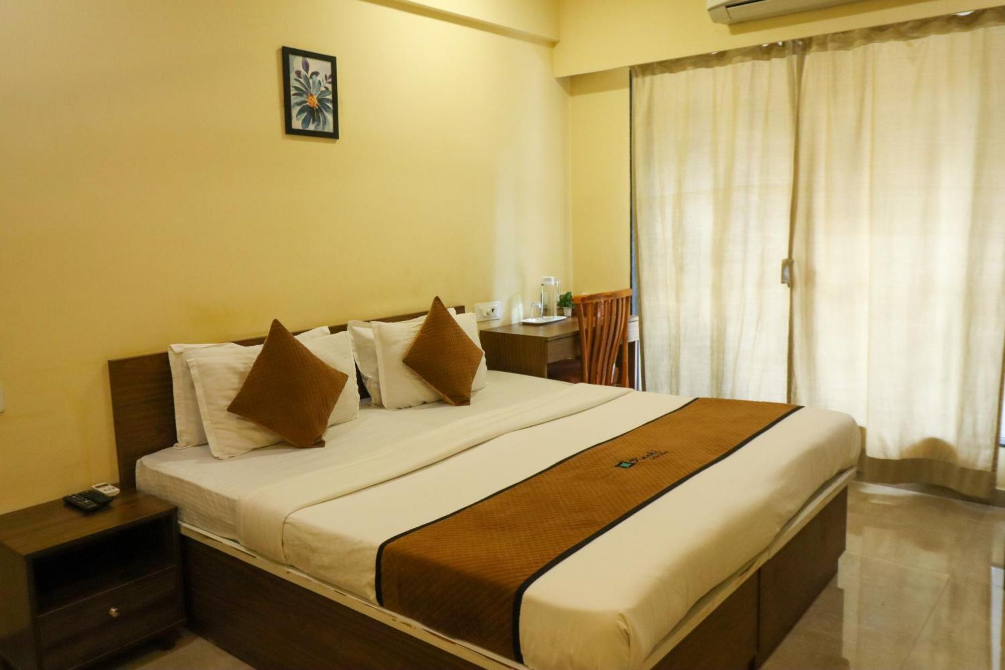 Pinaki Comfort Stay, Parle