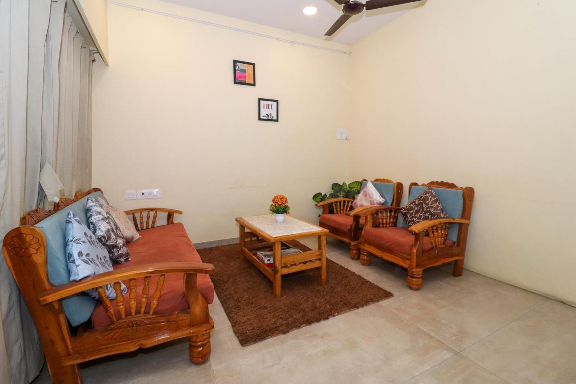 Apartment Pinaki Comfort Stay, Parle Mumbai
