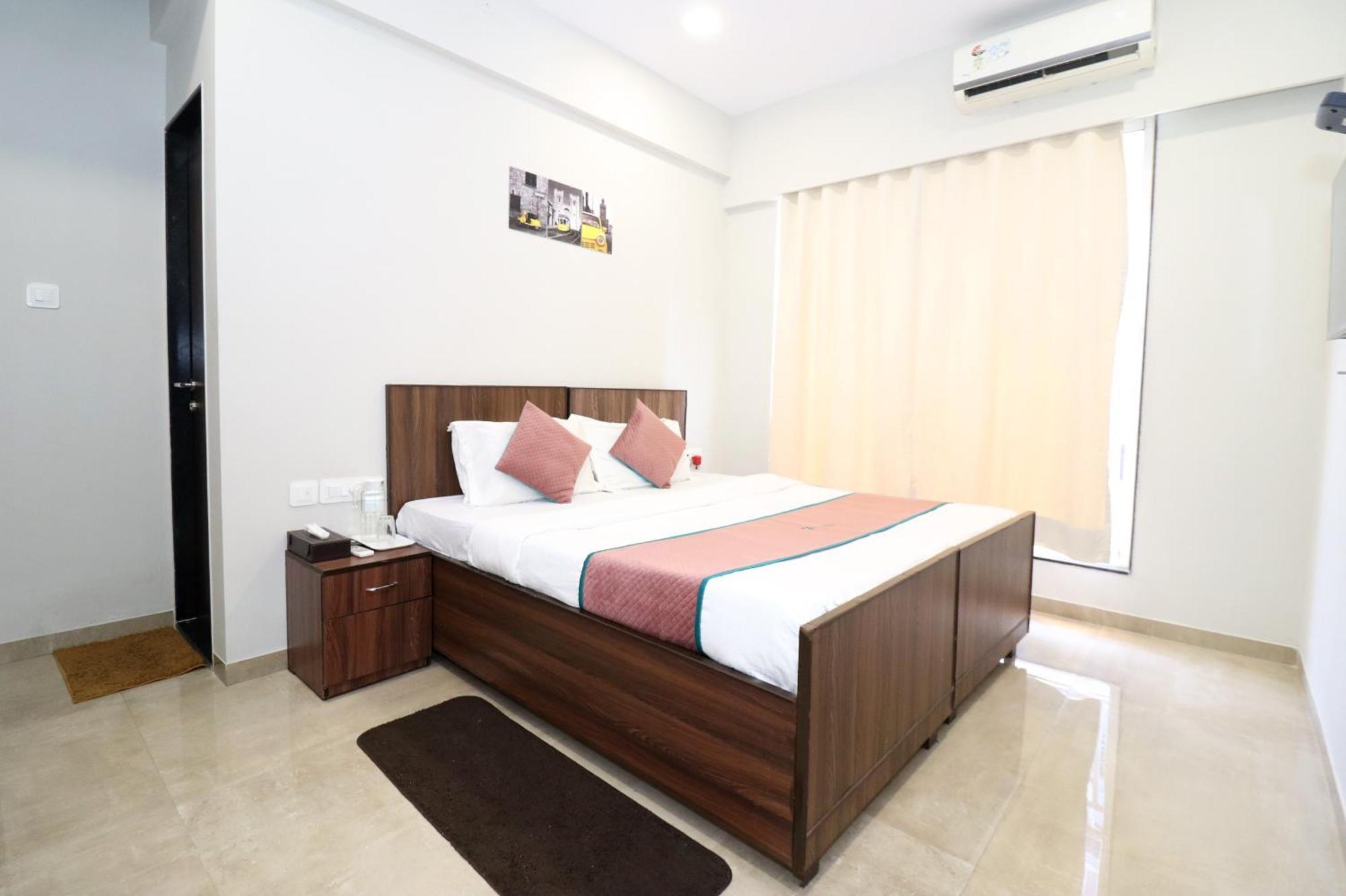 Apartment Pinaki Comfort Stay, Parle Mumbai