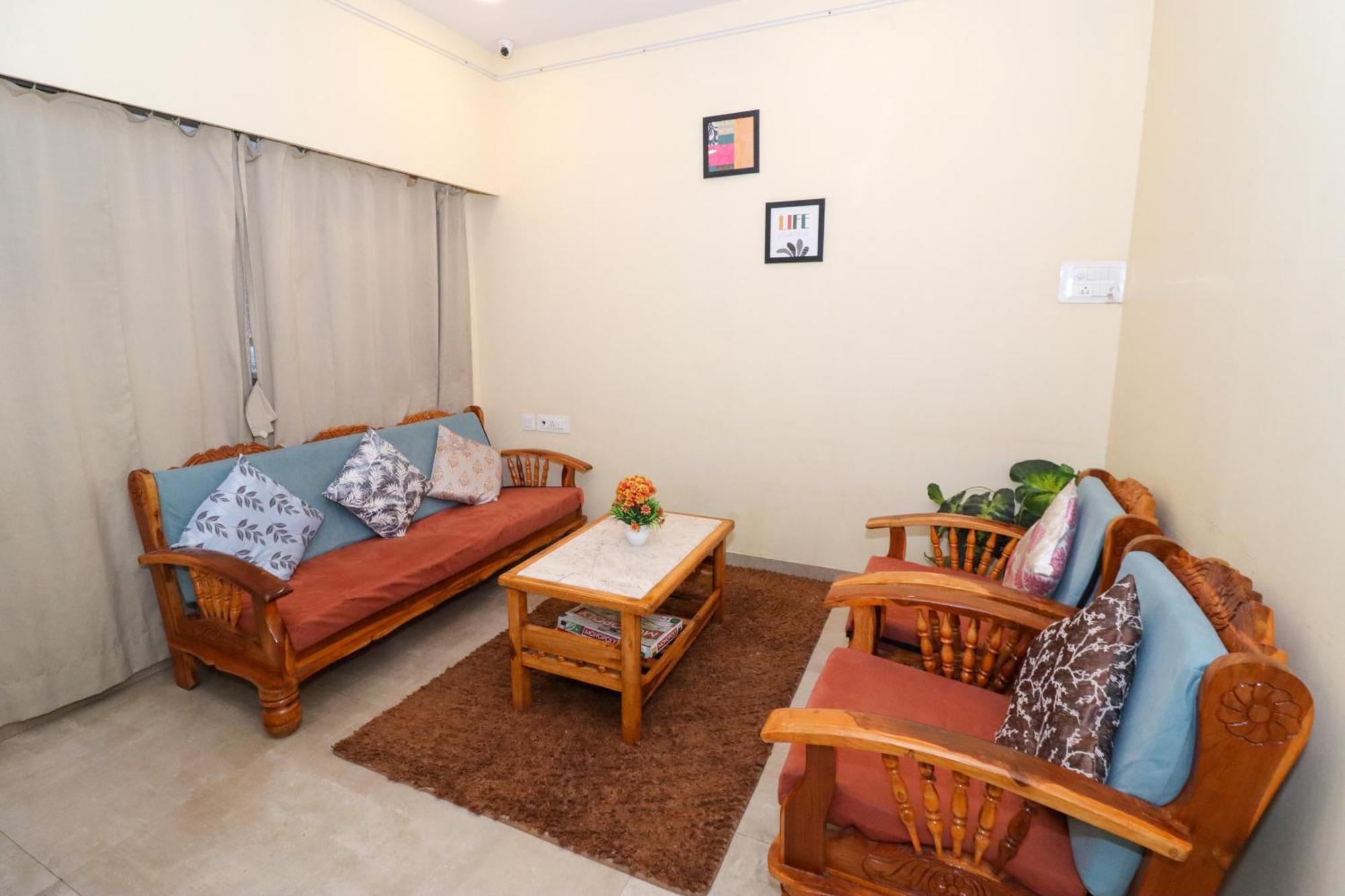 Pinaki Comfort Stay, Parle Apartment Mumbai